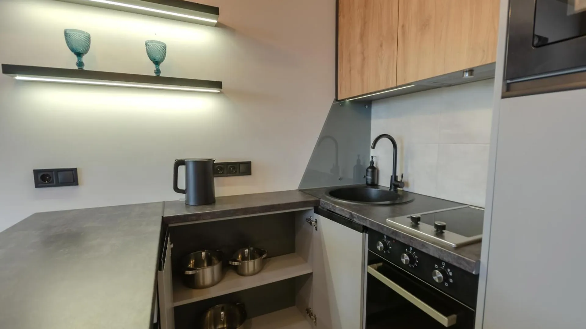 Petrovdom Apartments 10-68B In Rc Manhattan, Beresteiskyi 11 Kiev